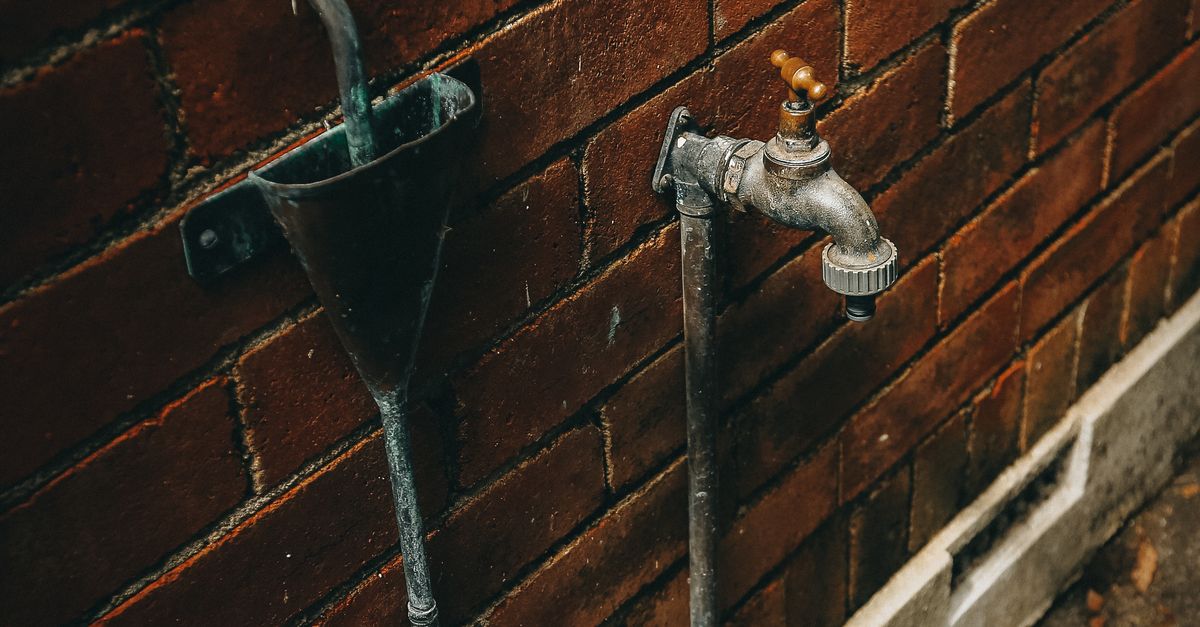 Signs You Need a Bathroom Plumbing Upgrade